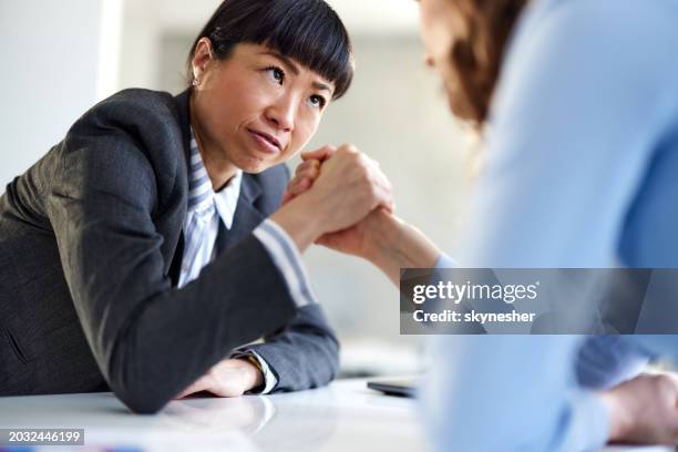 ¡siempre estoy listo para un desafío! - rivalidad fotografías e imágenes de stock