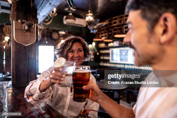 senior woman toasting with husband at the pub - 60s cocktail party stock pictures, royalty-free photos & images