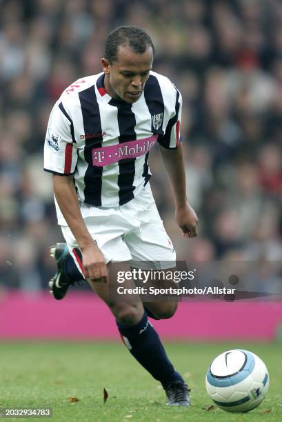 Robert Earnshaw of West Bromwich Albion on the ball during the Premier League match between West Bromwich Albion and Chelsea at The Hawthorns on...