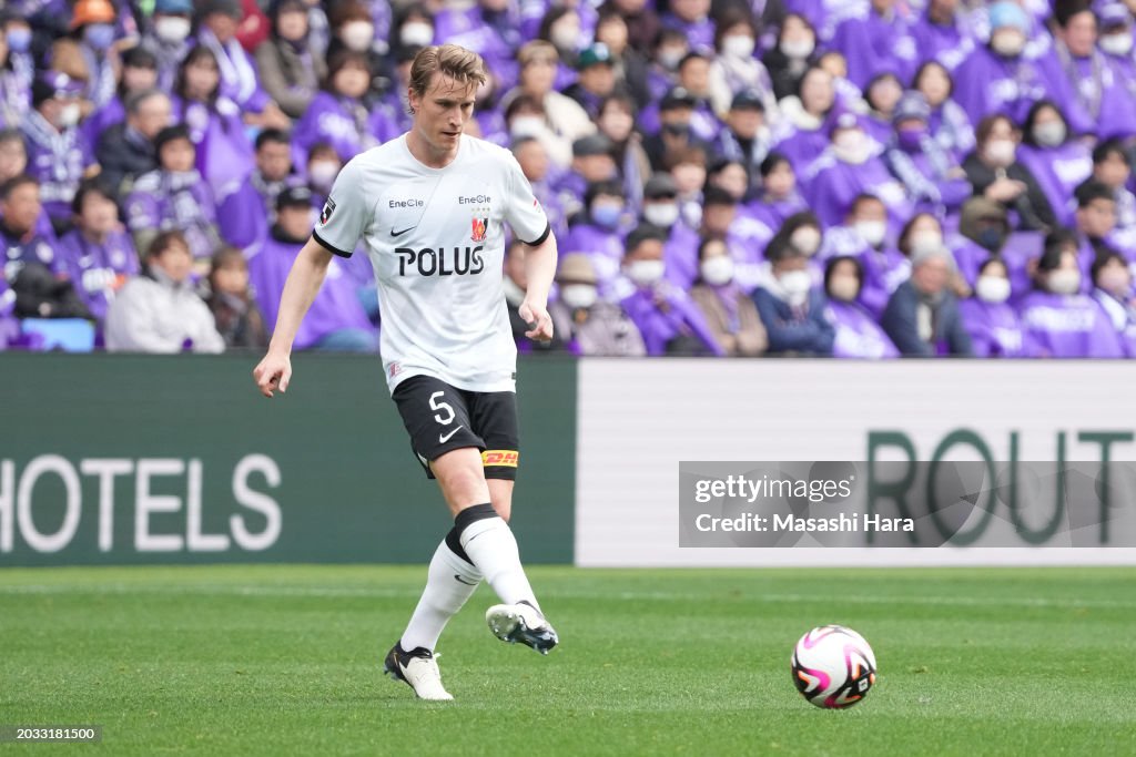 Sanfrecce Hiroshima v Urawa Red Diamonds - J.LEAGUE MEIJI YASUDA J1
