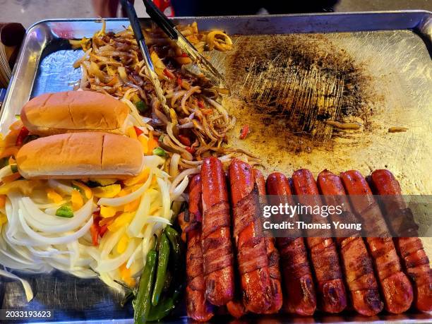 street vendor hot dogs - los angeles street food stock pictures, royalty-free photos & images
