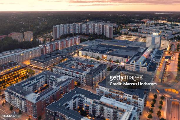 vista aérea del centro de täby - aerial view of downtown stockholm fotografías e imágenes de stock