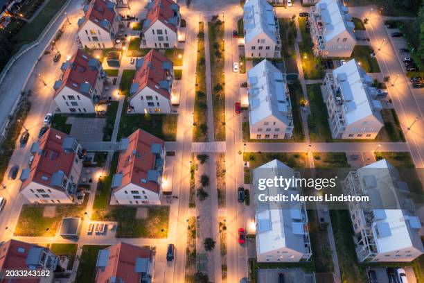 aerial view of a peaceful neighborhood at night - avondschemering stockfoto's en -beelden