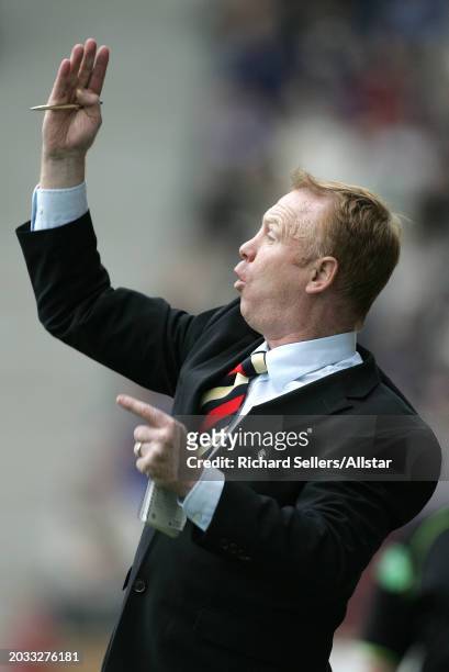 Alex Mcleish, Glasgow Rangers Manager pointing during the Scottish Premiership match between Motherwell and Glasgow Rangers at Fir Park on October...