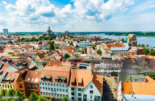 skyline rostock - rostock stockfoto's en -beelden
