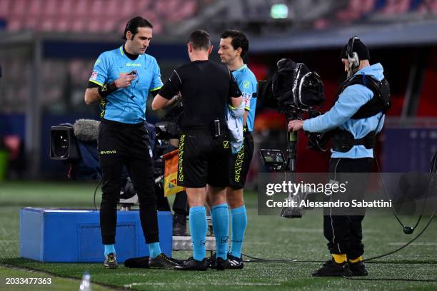 Referee Rosario Abisso is substituted off for fourth official Giacomo Camplone following an injury during the Serie A TIM match between Bologna FC...