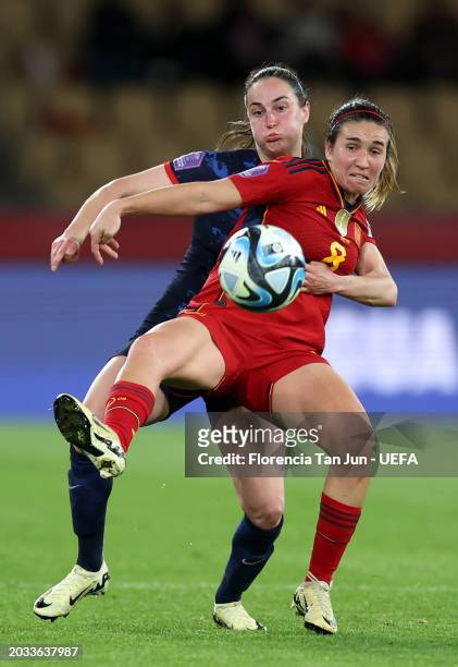 Mariona Caldentey of Spain is challenged by Caitlin Dijkstra of Netherlands during the UEFA Women's Nations League 2024 semifinal match between Spain...