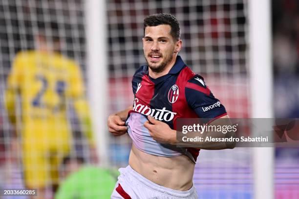 Remo Freuler of Bologna FC celebrates scoring his team's second goal during the Serie A TIM match between Bologna FC and Hellas Verona FC at Stadio...