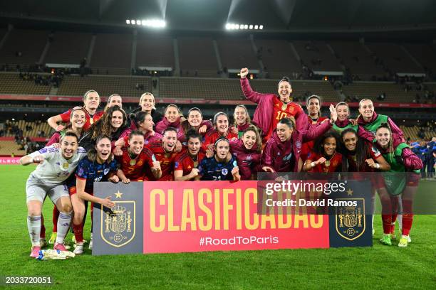 Players of Spain celebrate behind a 'Clasificadas - #RoadToParis' banner after the team's victory in the UEFA Women's Nations League 2024 semifinal...