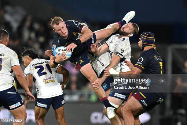 Sam Gilbert of the Highlanders collects a high ball during the round one Super Rugby Pacific match between Highlanders and Moana Pasifika at Forsyth...