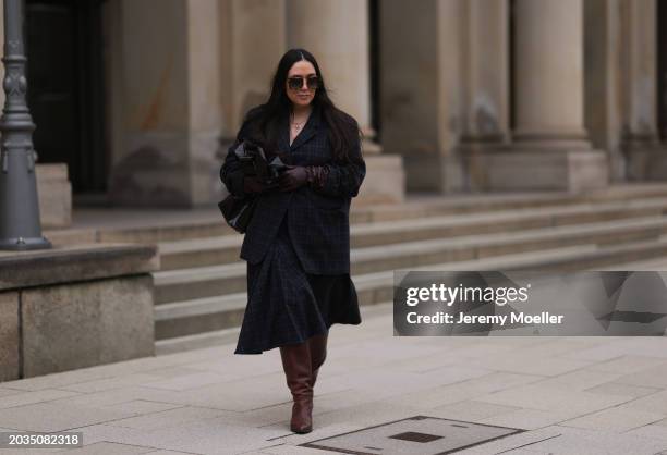 Jennifer Casimiro seen wearing Barton Perreira brown / black tortoise sunglasses, silver pendant necklace, Samsøe Samsøe navy blue / brown checked...