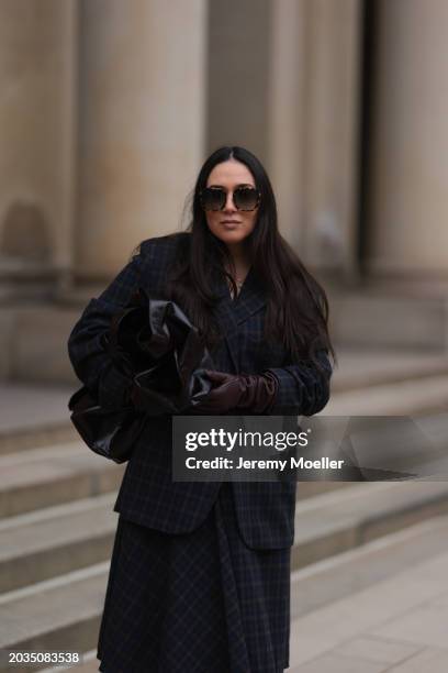 Jennifer Casimiro seen wearing Barton Perreira brown / black tortoise sunglasses, silver pendant necklace, Samsøe Samsøe navy blue / brown checked...