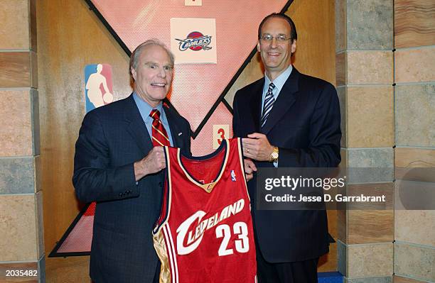 Owner Gordon Gund of the Cleveland Cavaliers, and Deputy Commissioner Russ Granik of the NBA display a LeBron James Cleveland Cavaliers jersey during...