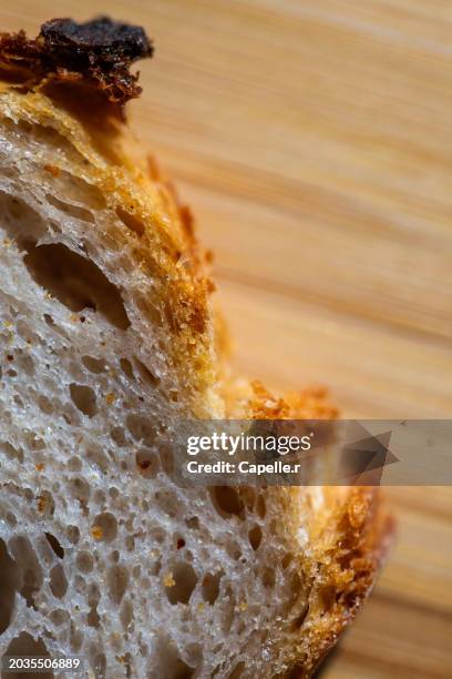 tranche de pain avec sa mie en gros plan - pain de mie ストックフォトと画像