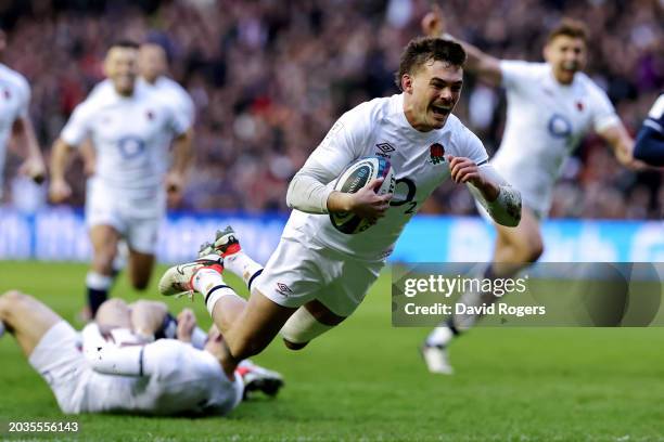 George Furbank of England scores his team's first try during the Guinness Six Nations 2024 match between Scotland and England at BT Murrayfield...