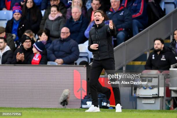 Oliver Glasner, Manager of Crystal Palace, gives the team instructions during the Premier League match between Crystal Palace and Burnley FC at...
