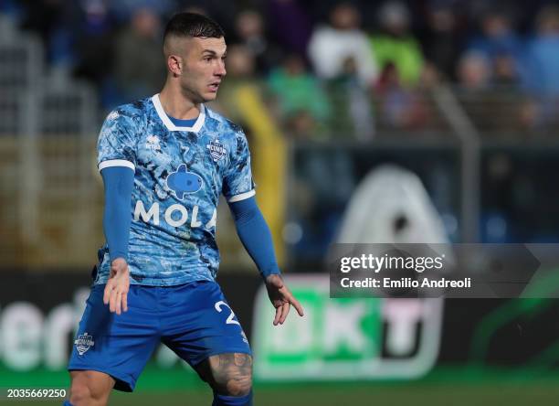 Gabriel Strefezza of Como 1907 gestures during the Serie B match between Como 1907 and Parma Calcio at Stadio Giuseppe Sinigaglia on February 24,...