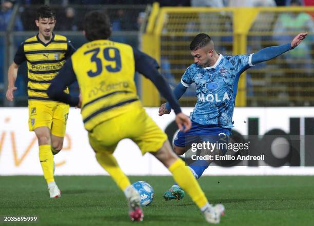 Gabriel Strefezza of Como 1907 kicks the ball during the Serie B match between Como 1907 and Parma Calcio at Stadio Giuseppe Sinigaglia on February...