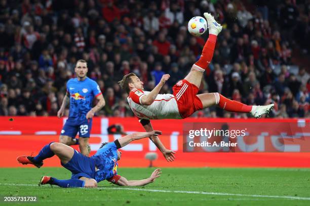Harry Kane of Bayern Munich performs a bicycle kick whilst under pressure from Willi Orban of RB Leipzig during the Bundesliga match between FC...
