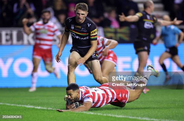 Kruise Leeming of Wigan Warriors goes over for a try during the Betfred Super League Final match between Wigan Warriors v Catalans Dragons at DW...