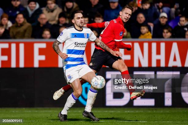 Sam Kersten of PEC Zwolle and Luuk de Jong of PSV Eindhoven battle for the ball during the Dutch Eredivisie match between PEC Zwolle and PSV...