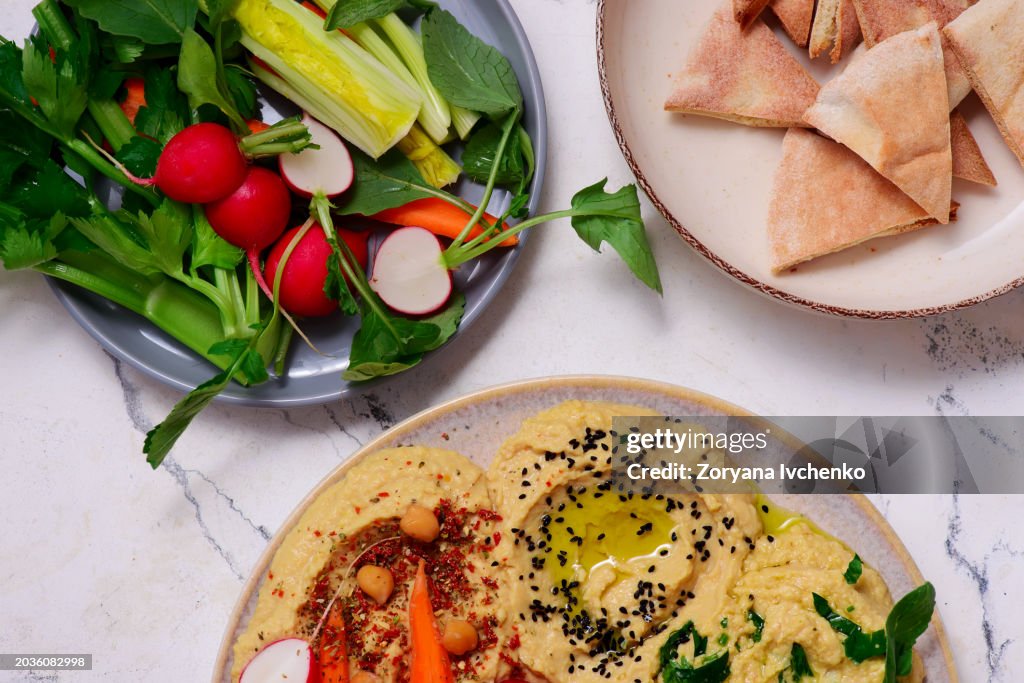 Hummus with fresh crispy vegetables