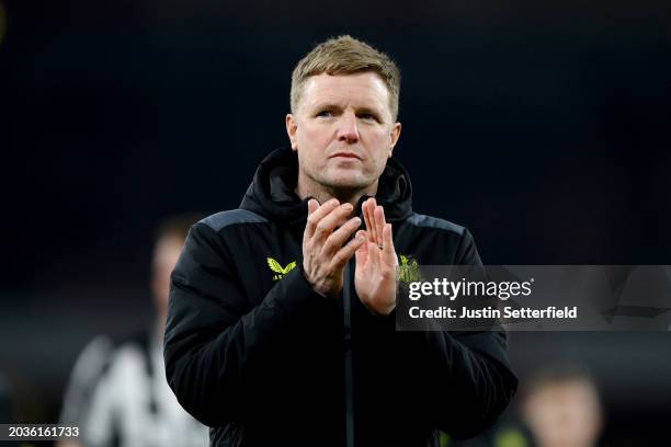 Eddie Howe, Manager of Newcastle United, applauds the fans after the team's defeat in the Premier League match between Arsenal FC and Newcastle...