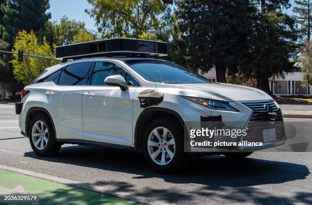 May 2023, USA, Sunnyvale: An Apple test car converted into a self-driving vehicle can be seen in Silicon Valley. According to a media report, Apple...