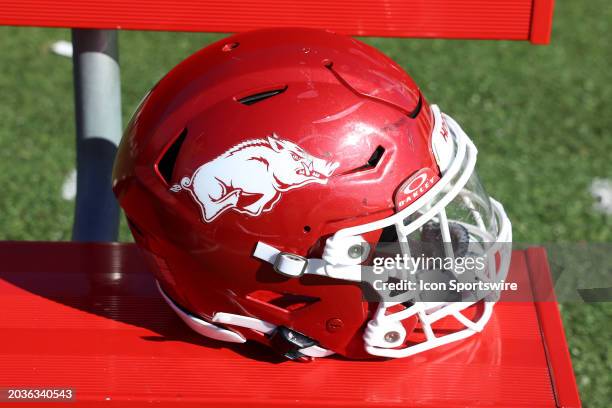 Practice Player Razorback Logo 1,276 Arkansas Razorbacks Football Bowl Stock Photos, High-Res Pictures ...
