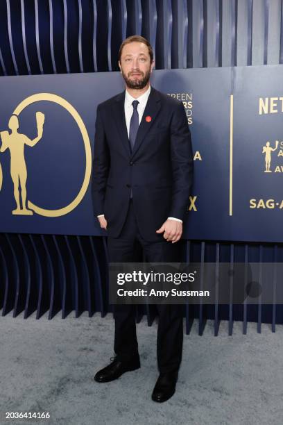 Ebon Moss-Bachrach attends the 30th Annual Screen Actors Guild Awards at Shrine Auditorium and Expo Hall on February 24, 2024 in Los Angeles,...