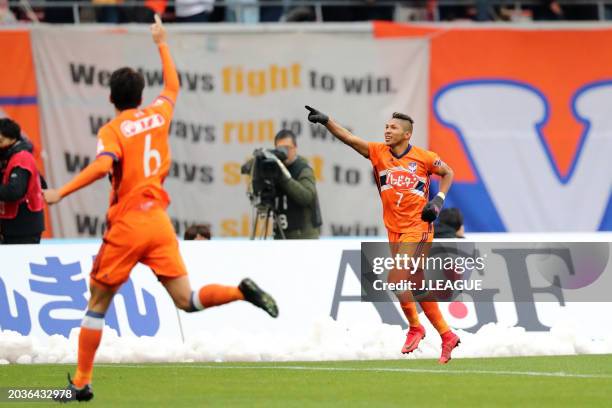 Rony of Albirex Niigata celebrates after scoring the team's first goal during the J.League J1 match between Albirex Niigata and Cerezo Osaka at Denka...