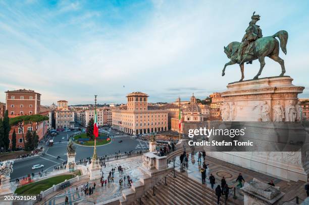 monument to victor emmanuel ii in rome - piazza venezia stock pictures, royalty-free photos & images