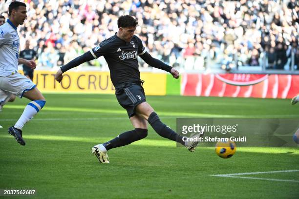 Dusan Vlahovic of Juventus FC kick on goal during the Serie A TIM match between Juventus and Frosinone Calcio at Allianz Stadium on February 25, 2024...