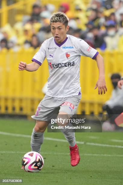 Yuta Toyokawa of Kyoto Sanga in action during the J.LEAGUE MEIJI YASUDA J1 1st Sec. Math between Kashiwa Reysol and Kyoto Sanga F.C. At SANKYO...