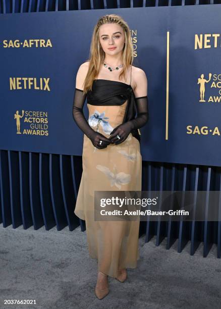 Joey King attends the 30th Annual Screen Actors Guild Awards at Shrine Auditorium and Expo Hall on February 24, 2024 in Los Angeles, California.