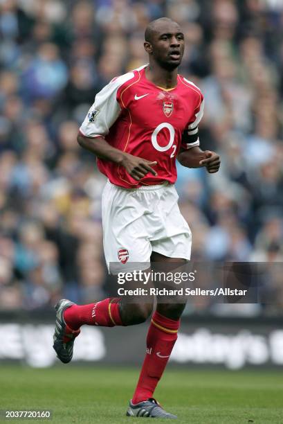 Patrick Vieira of Arsenal running during the Premier League match between Manchester City and Arsenal at City Of Manchester Stadium on September 25,...