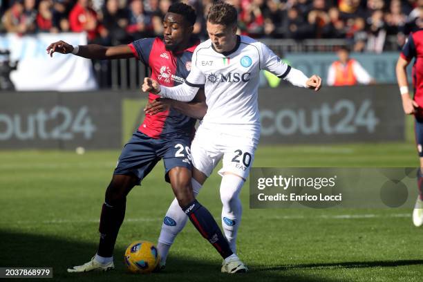 Antoine Makoumbou of Cagliari and Piotr Zielinski of Napoli battle for the ball during the Serie A TIM match between Cagliari and SSC Napoli at...