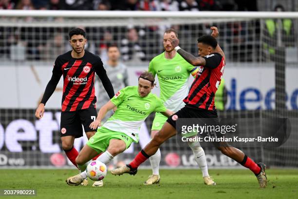 Tuta of Eintracht Frankfurt is challenged by Lovro Majer of VfL Wolfsburg during the Bundesliga match between Eintracht Frankfurt and VfL Wolfsburg...