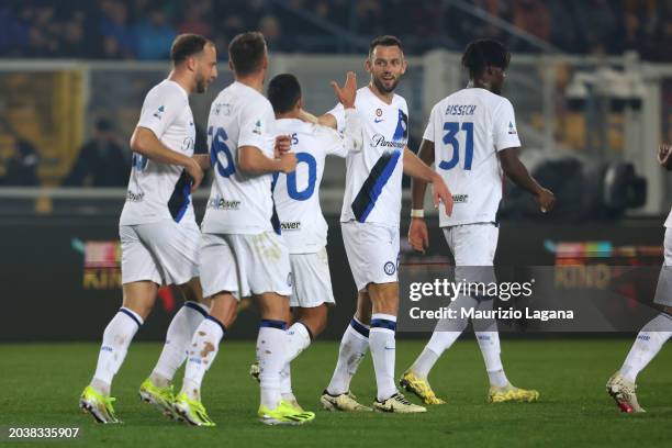 Stefan De Vrij of Inter celebrates with his teammates after scoring his team's fourth goal during the Serie A TIM match between US Lecce and FC...