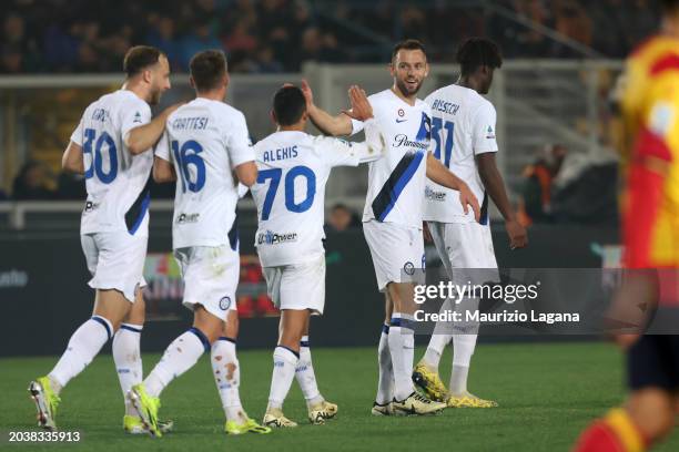 Stefan De Vrij of Inter celebrates with his teammates after scoring his team's fourth goal during the Serie A TIM match between US Lecce and FC...