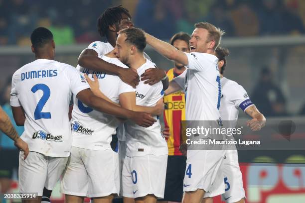 Stefan De Vrij of Inter celebrates with his teammates after scoring his team's fourth goal during the Serie A TIM match between US Lecce and FC...