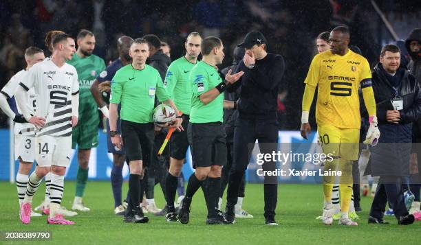 Head coach, Julien Stephan and Steve Mandanda of Rennes react with referee, Bastien Dechepy after the Ligue 1 Uber Eats match between Paris...