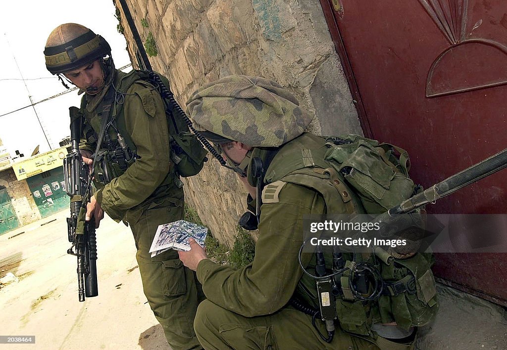 Israeli troops search Palestinian West Bank town