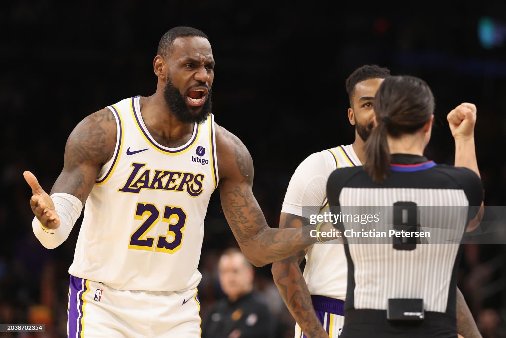 Los Angeles Lakers v Phoenix Suns