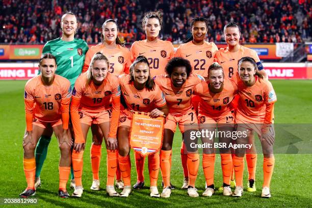 Team Photo of the Netherlands, , Goalkeeper Daphne van Domselaar of the Netherlands, Caitlin Dijkstra of the Netherlands, Dominique Janssen of the...