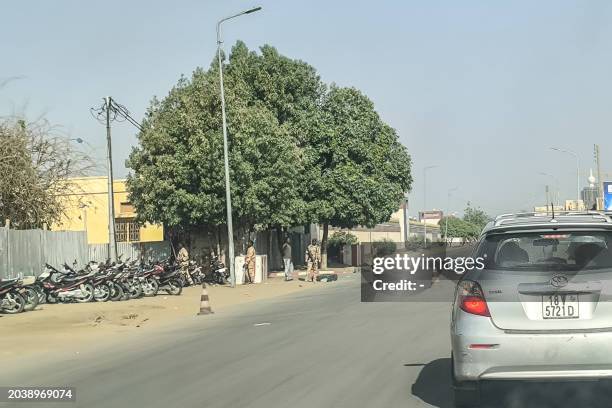 Picture taken throough a car window shows Chadian soldiers barring the entrance to the road leading to the Presidential Palace in N'Djamena on...
