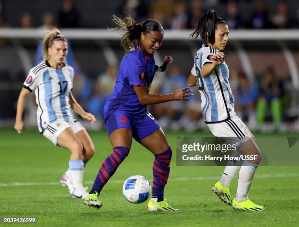 Jaedyn Shaw of United States controls the ball between Eliana Stabile and Camila Gomez Ares of Argentina during a 4-0 United States win at Dignity...