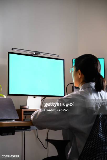 1,384 Programmer Vertical Screen Stock Photos, High-Res Pictures, and ...