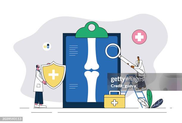 zwei männliche ärzte untersuchen menschliche knochen, illustration des orthopädischen gesundheitsschutzkonzepts. - osteoporose stock-grafiken, -clipart, -cartoons und -symbole
