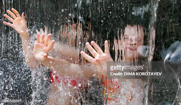 Children play in a fountain in the Alexandrovsky garden near the Kremlin in the center of Moscow, 29 May 2007. Moscow sweltered 29 May 2007 in a...